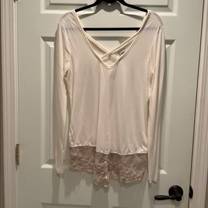 Daytrip lace trimmed tunic. Size medium.